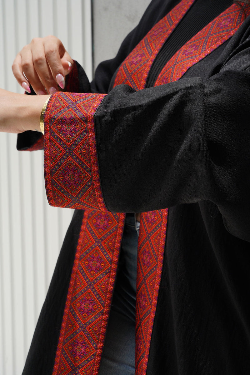 Le Kimono : Une Pièce Indispensable de la Modest Fashion