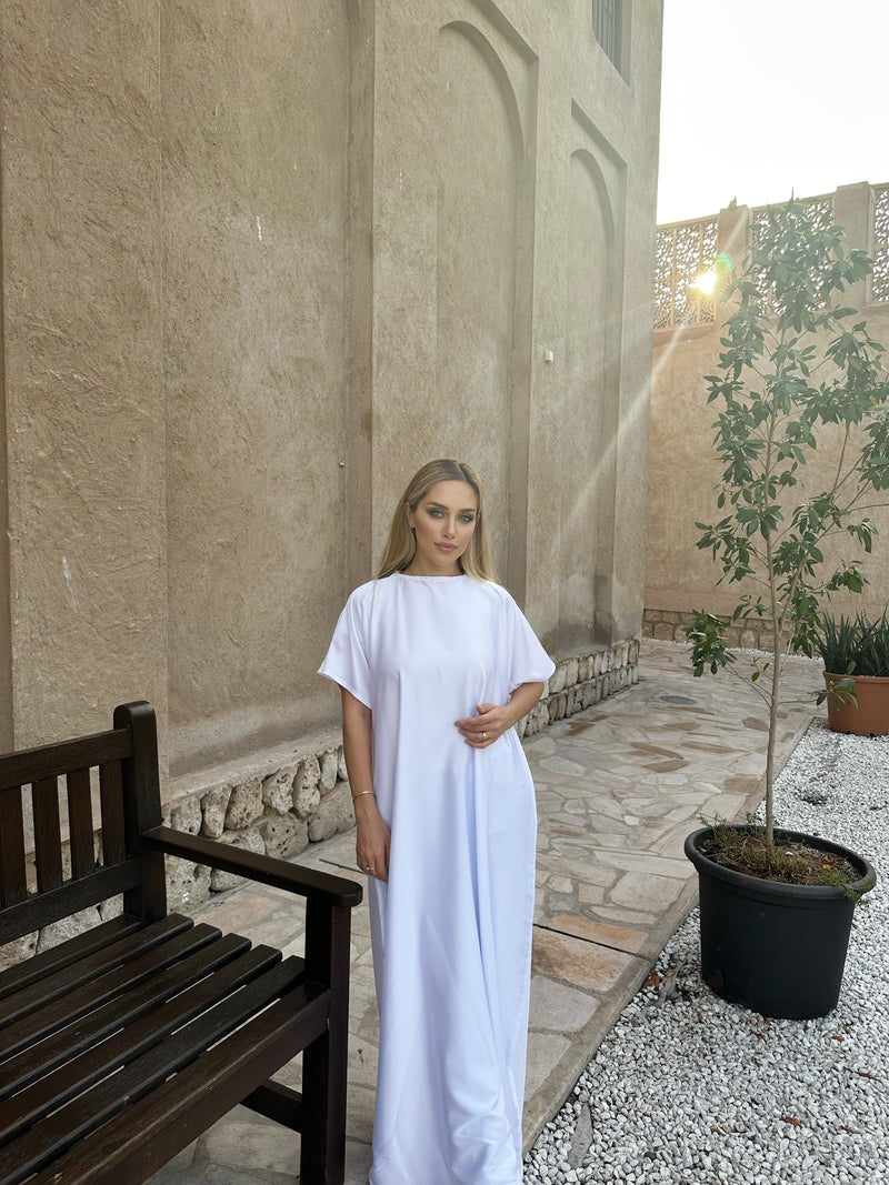 Robe en satin blanc