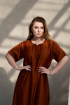 Robe en satin camel