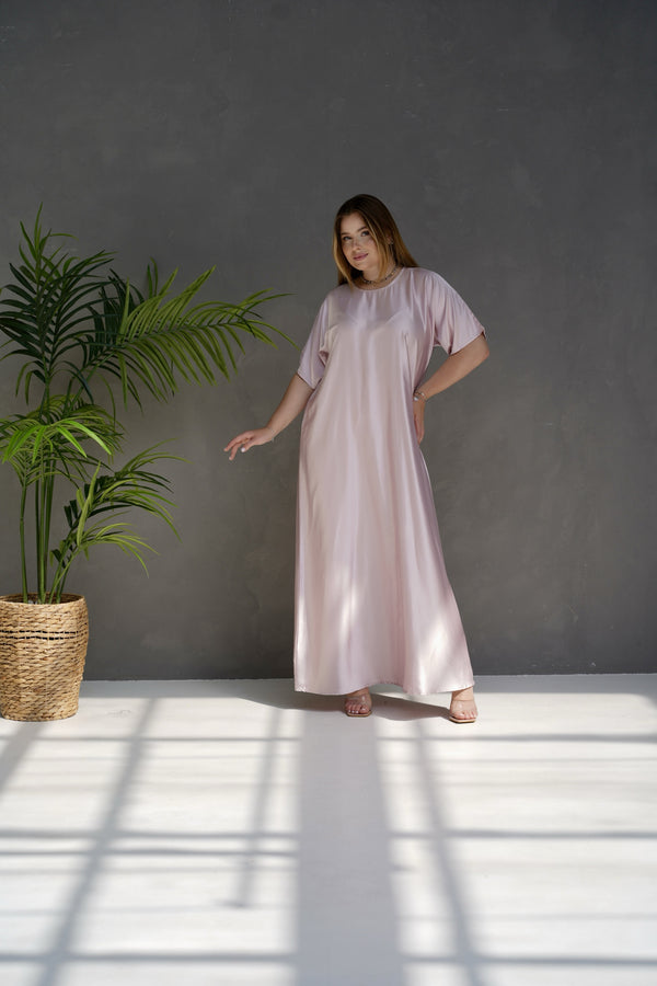 Robe en satin rose